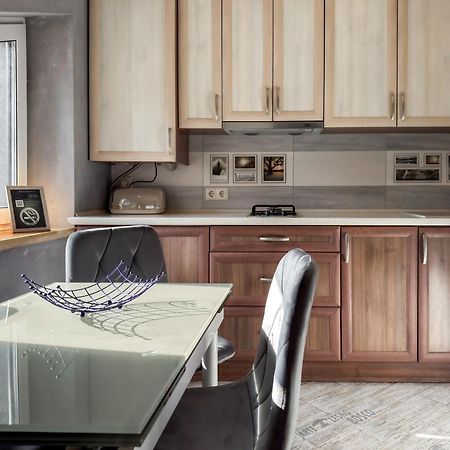 Apartments On Zaliznychna 49 อิวาโน-ฟรานกิฟสเก ภายนอก รูปภาพ