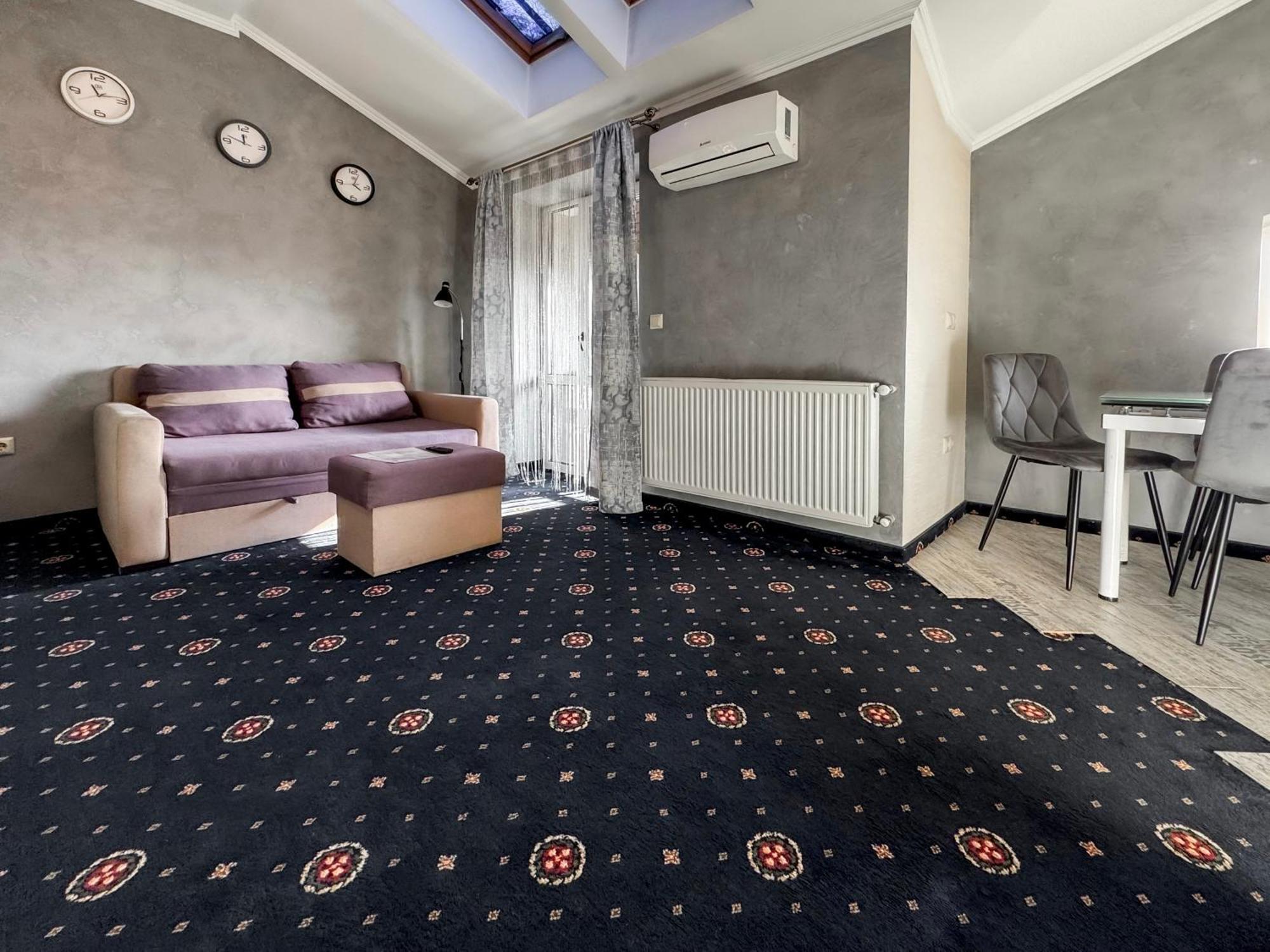 Apartments On Zaliznychna 49 อิวาโน-ฟรานกิฟสเก ภายนอก รูปภาพ