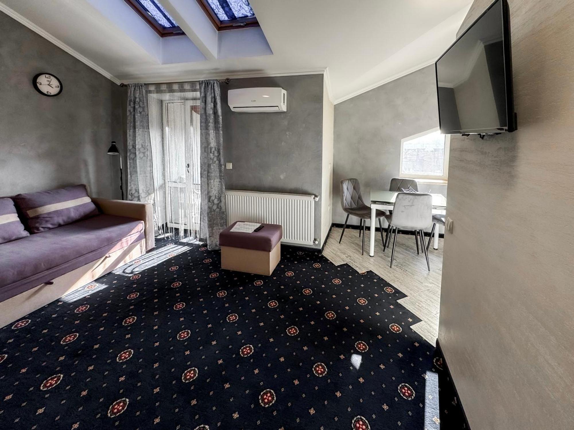 Apartments On Zaliznychna 49 อิวาโน-ฟรานกิฟสเก ภายนอก รูปภาพ