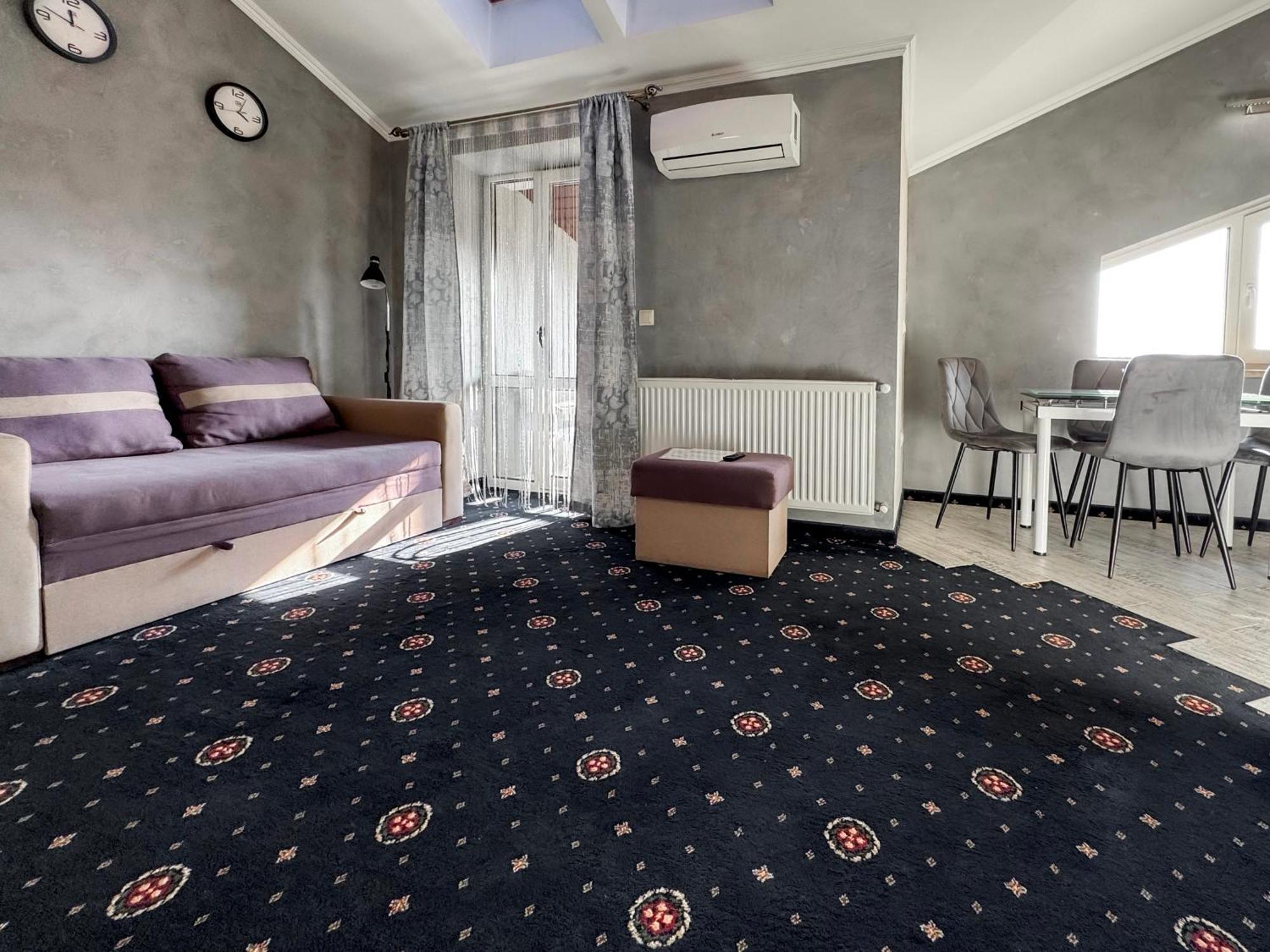 Apartments On Zaliznychna 49 อิวาโน-ฟรานกิฟสเก ภายนอก รูปภาพ