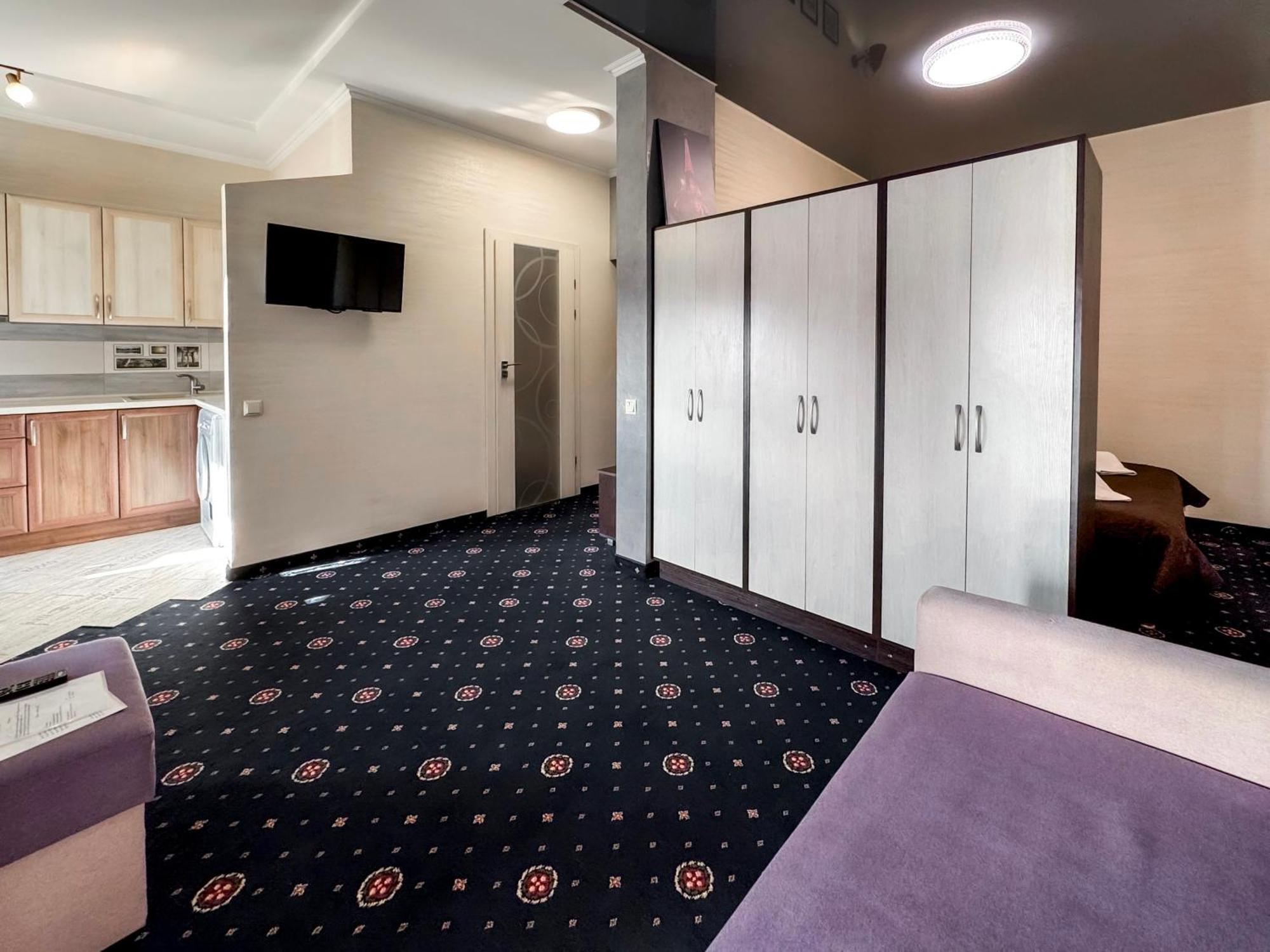 Apartments On Zaliznychna 49 อิวาโน-ฟรานกิฟสเก ภายนอก รูปภาพ