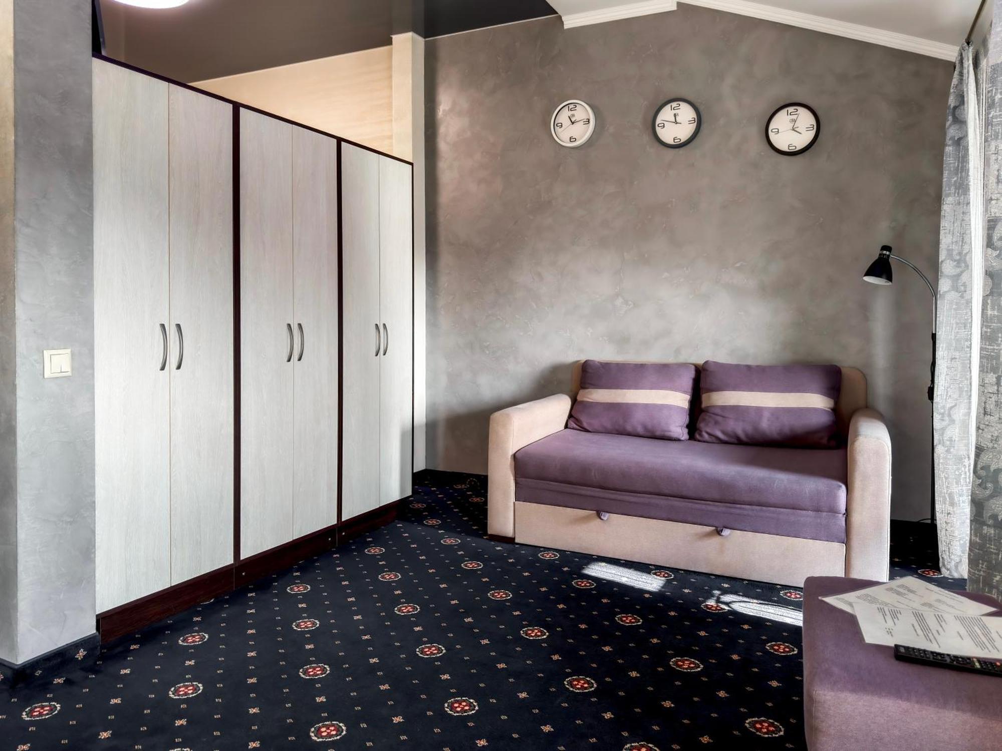 Apartments On Zaliznychna 49 อิวาโน-ฟรานกิฟสเก ภายนอก รูปภาพ