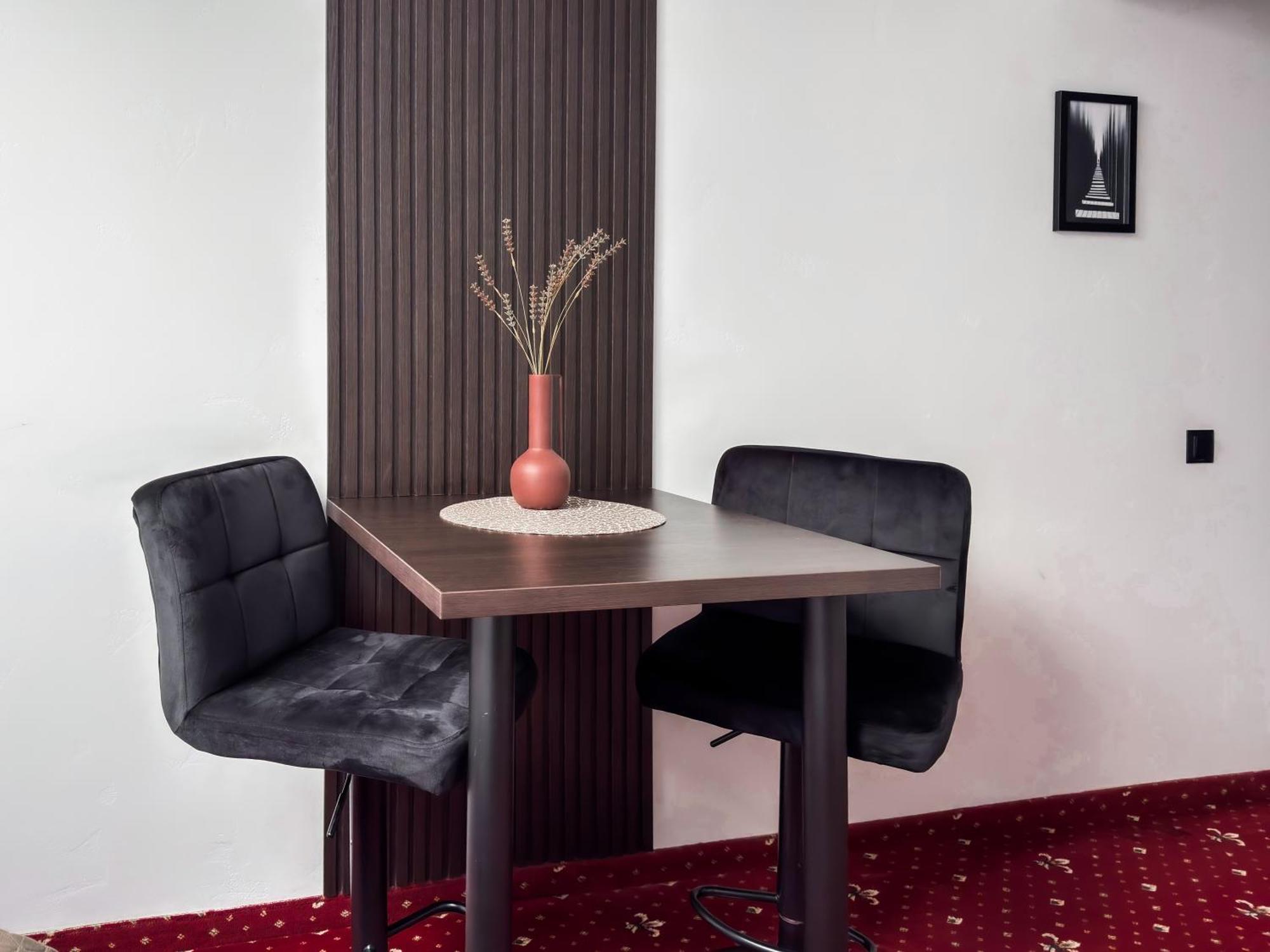 Apartments On Zaliznychna 49 อิวาโน-ฟรานกิฟสเก ภายนอก รูปภาพ