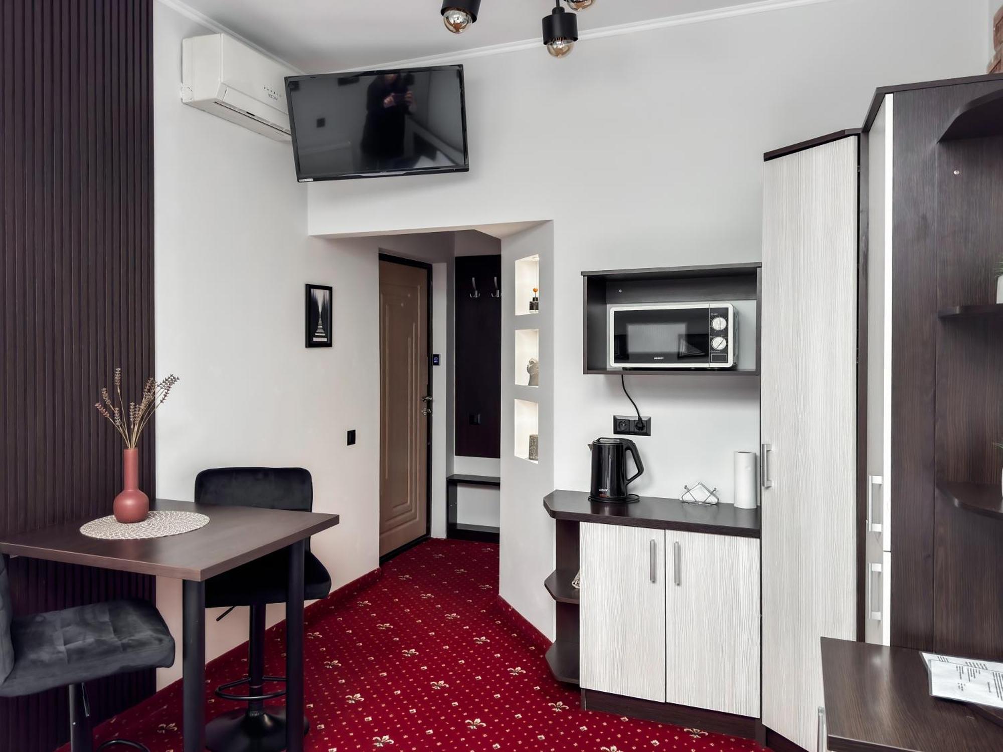 Apartments On Zaliznychna 49 อิวาโน-ฟรานกิฟสเก ภายนอก รูปภาพ