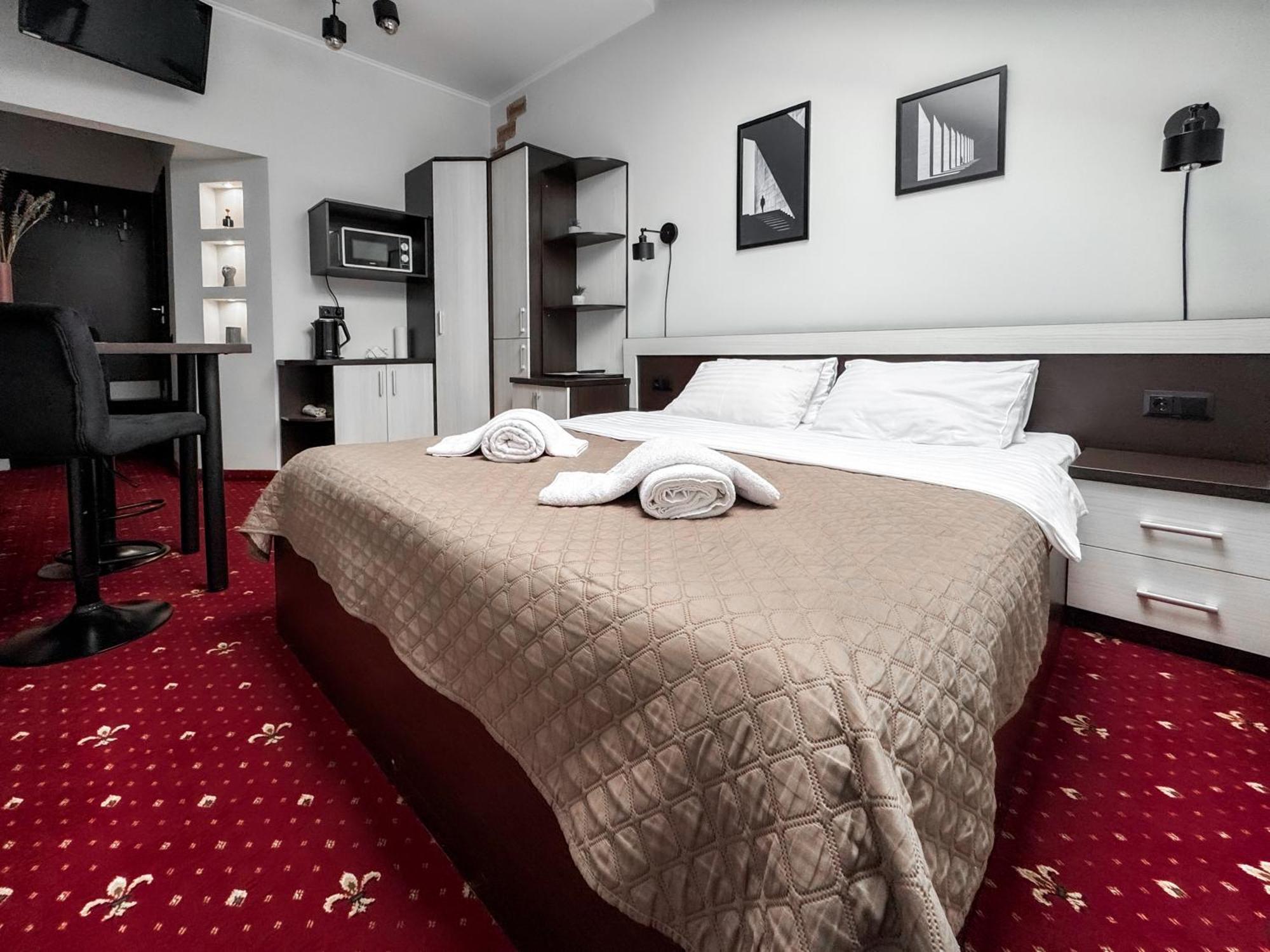 Apartments On Zaliznychna 49 อิวาโน-ฟรานกิฟสเก ภายนอก รูปภาพ