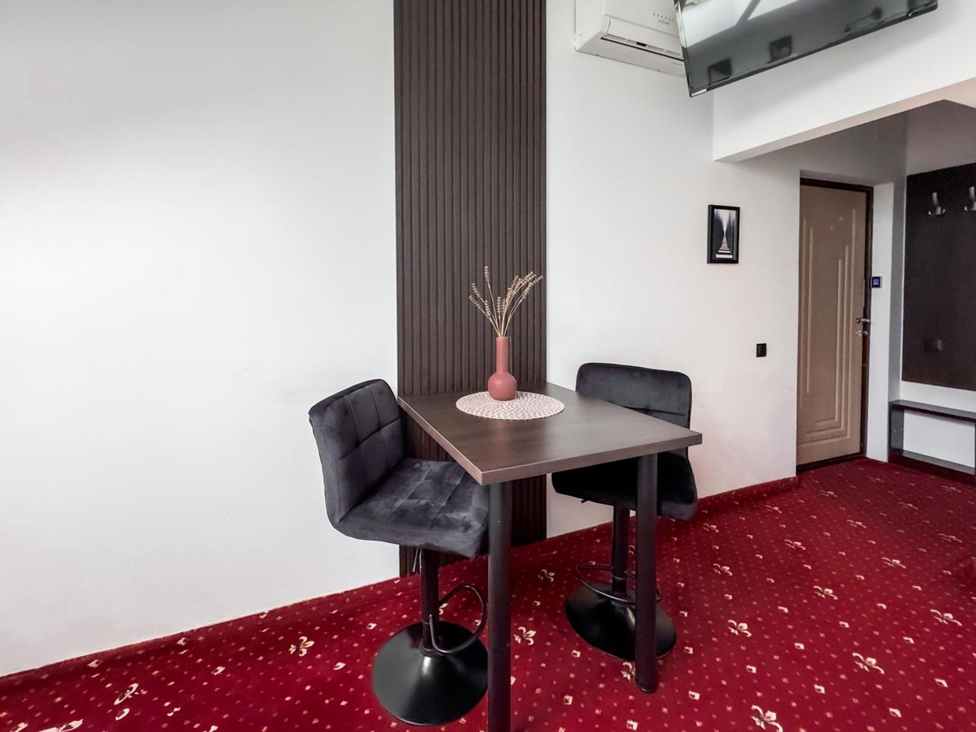 Apartments On Zaliznychna 49 อิวาโน-ฟรานกิฟสเก ภายนอก รูปภาพ