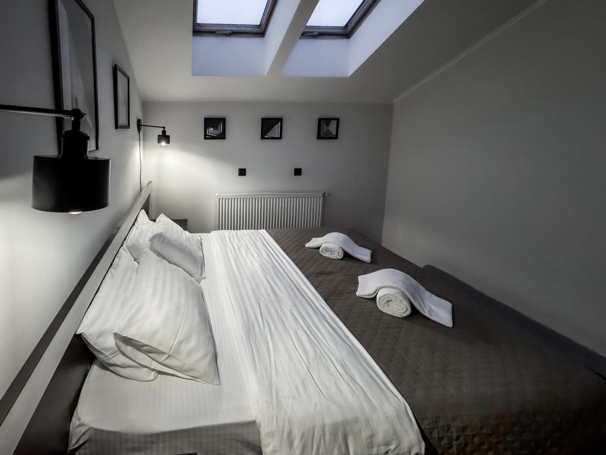 Apartments On Zaliznychna 49 อิวาโน-ฟรานกิฟสเก ภายนอก รูปภาพ