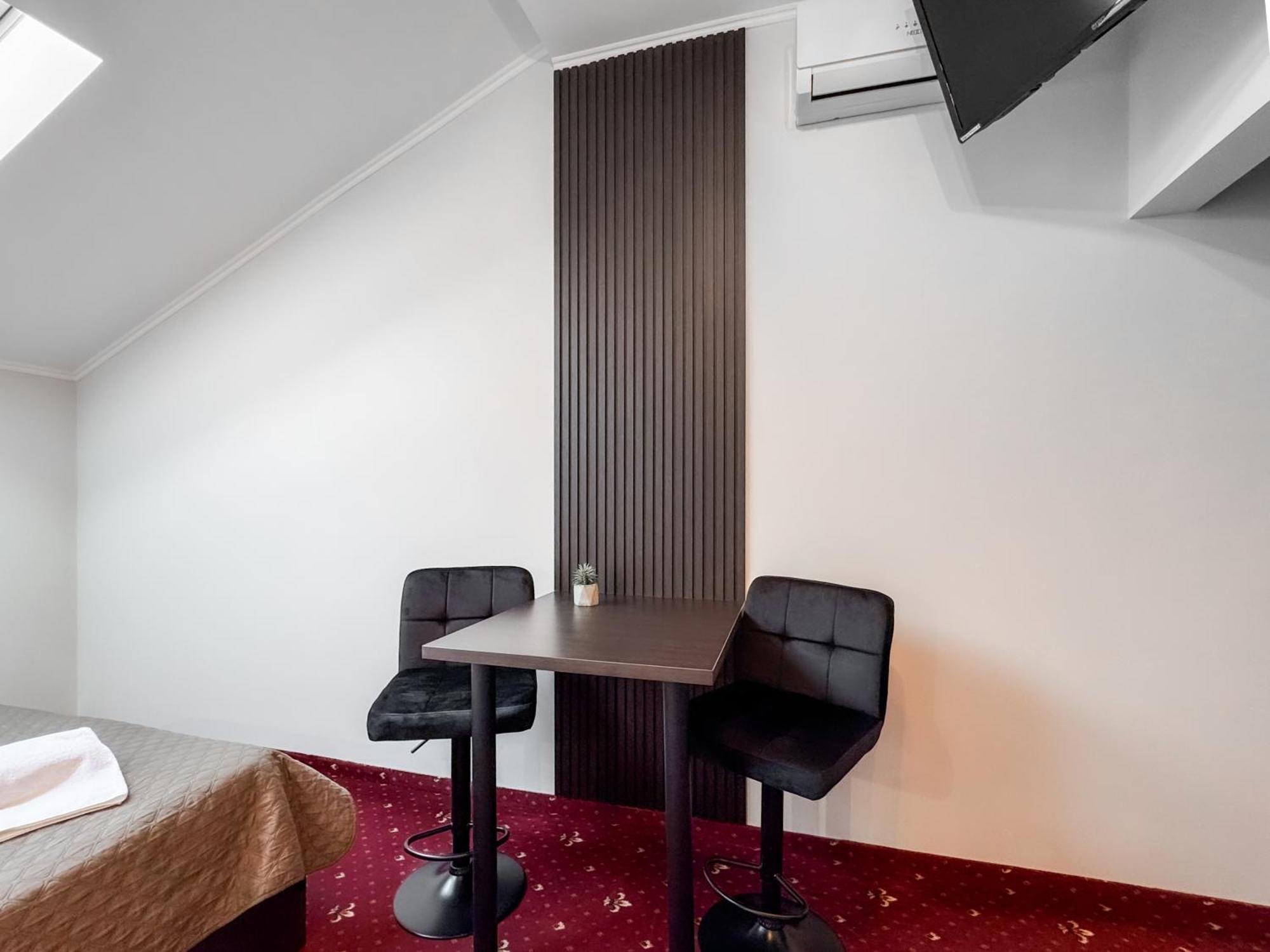 Apartments On Zaliznychna 49 อิวาโน-ฟรานกิฟสเก ภายนอก รูปภาพ