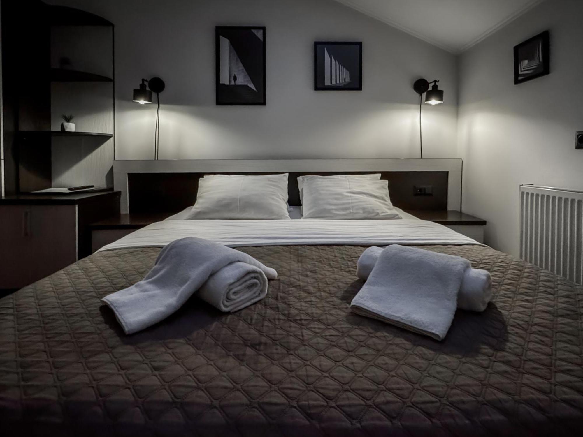 Apartments On Zaliznychna 49 อิวาโน-ฟรานกิฟสเก ภายนอก รูปภาพ