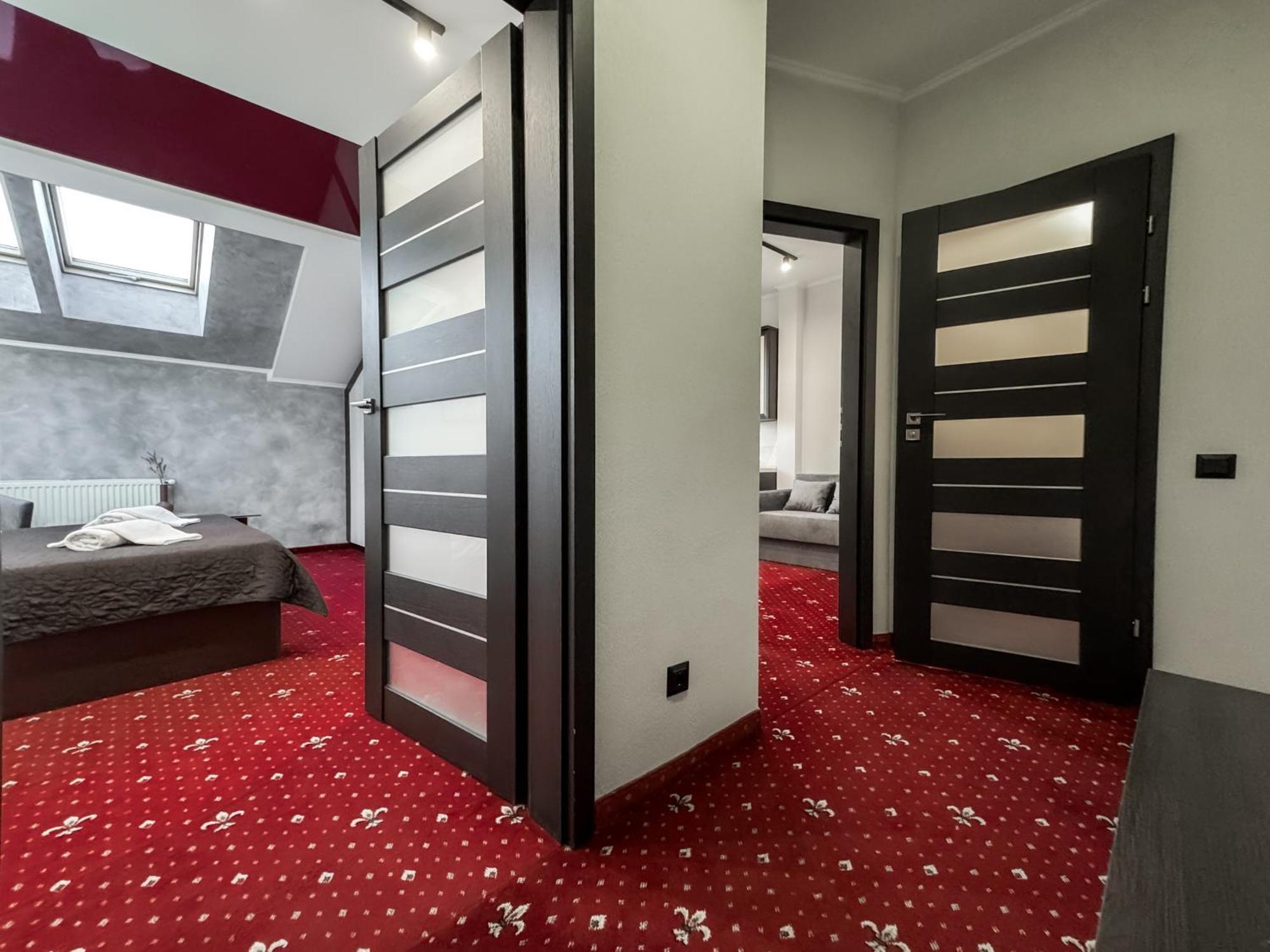 Apartments On Zaliznychna 49 อิวาโน-ฟรานกิฟสเก ภายนอก รูปภาพ
