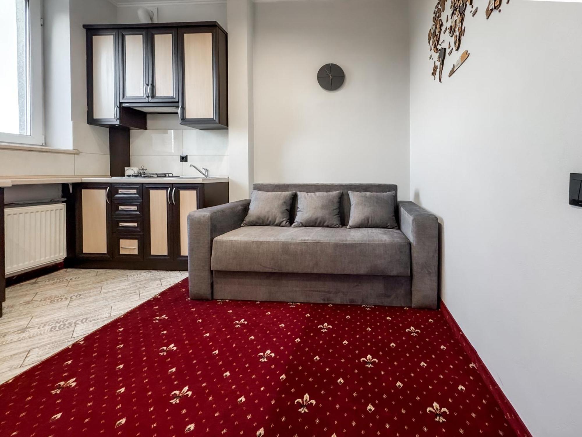 Apartments On Zaliznychna 49 อิวาโน-ฟรานกิฟสเก ภายนอก รูปภาพ