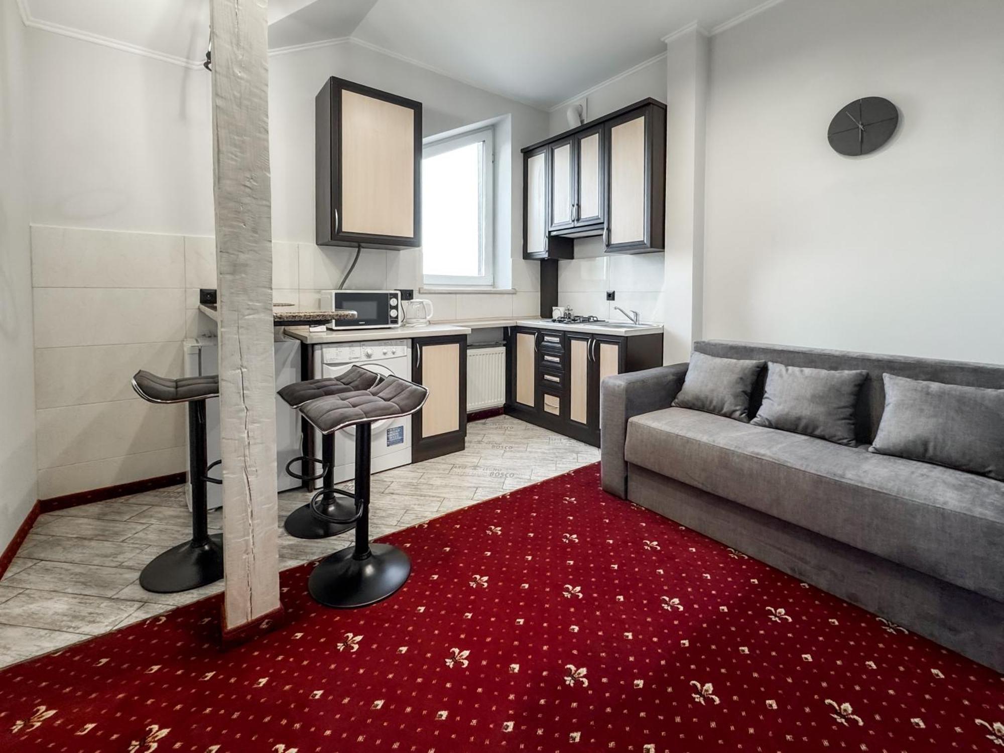 Apartments On Zaliznychna 49 อิวาโน-ฟรานกิฟสเก ภายนอก รูปภาพ