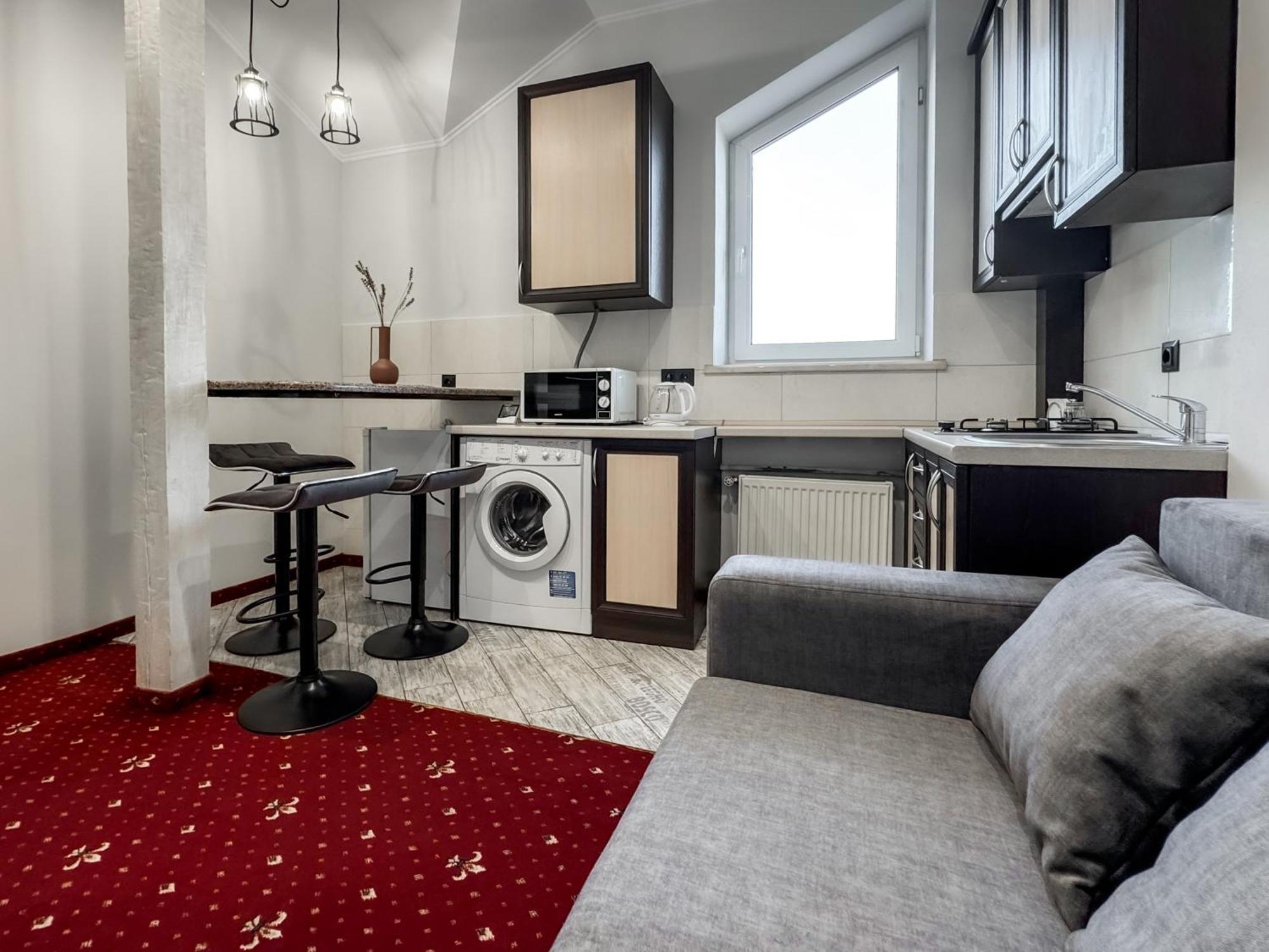 Apartments On Zaliznychna 49 อิวาโน-ฟรานกิฟสเก ภายนอก รูปภาพ