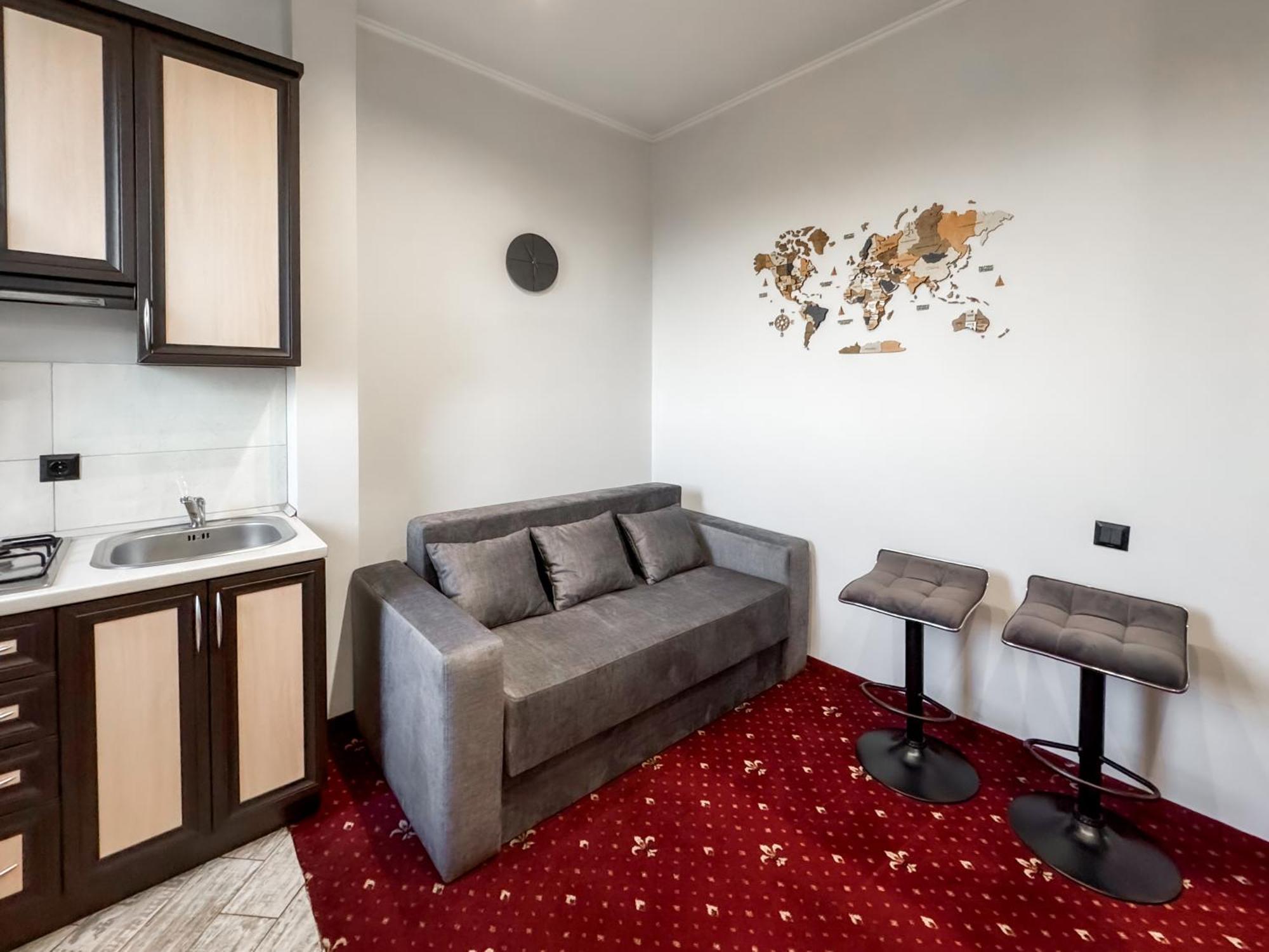 Apartments On Zaliznychna 49 อิวาโน-ฟรานกิฟสเก ภายนอก รูปภาพ
