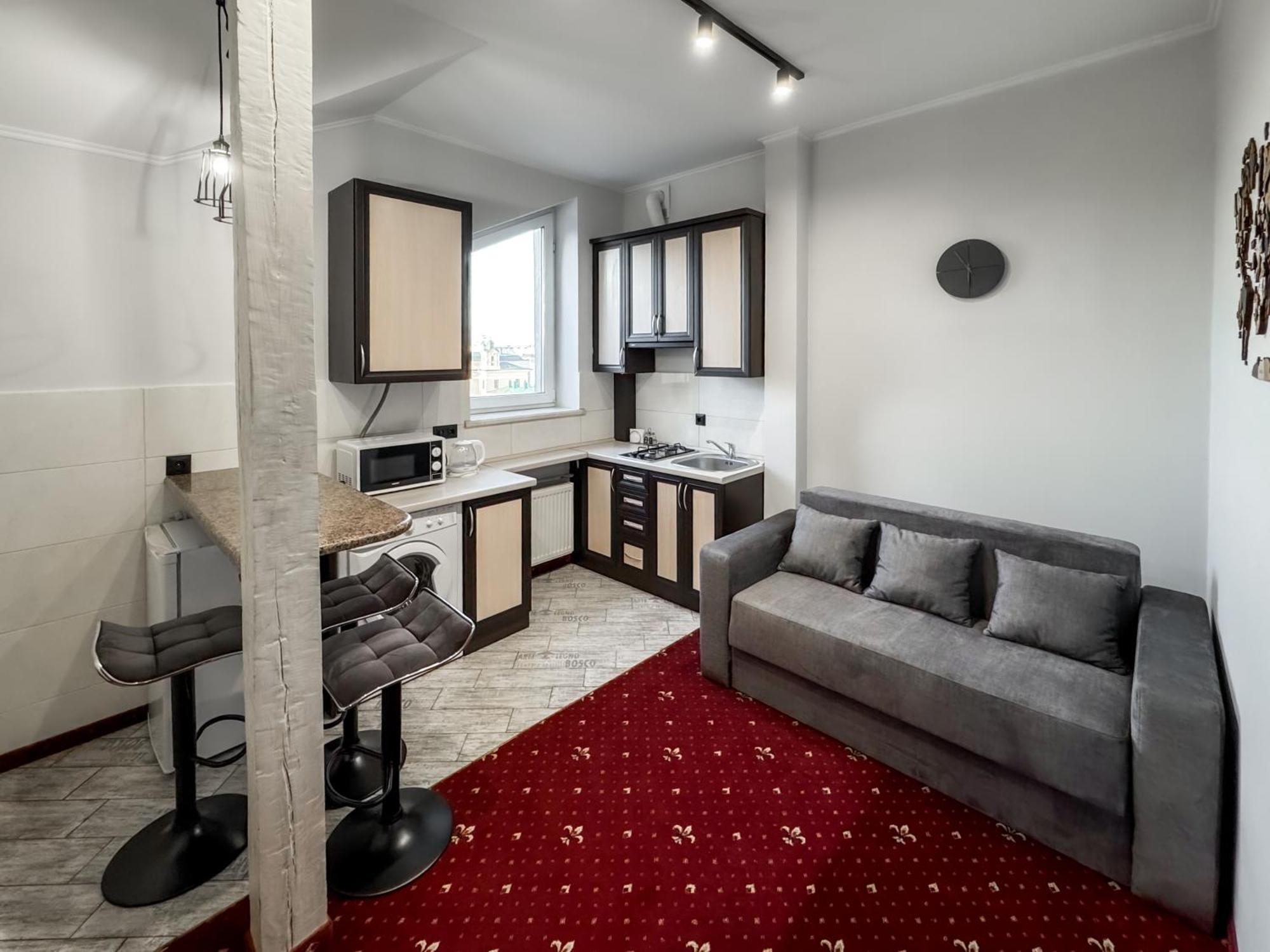 Apartments On Zaliznychna 49 อิวาโน-ฟรานกิฟสเก ภายนอก รูปภาพ