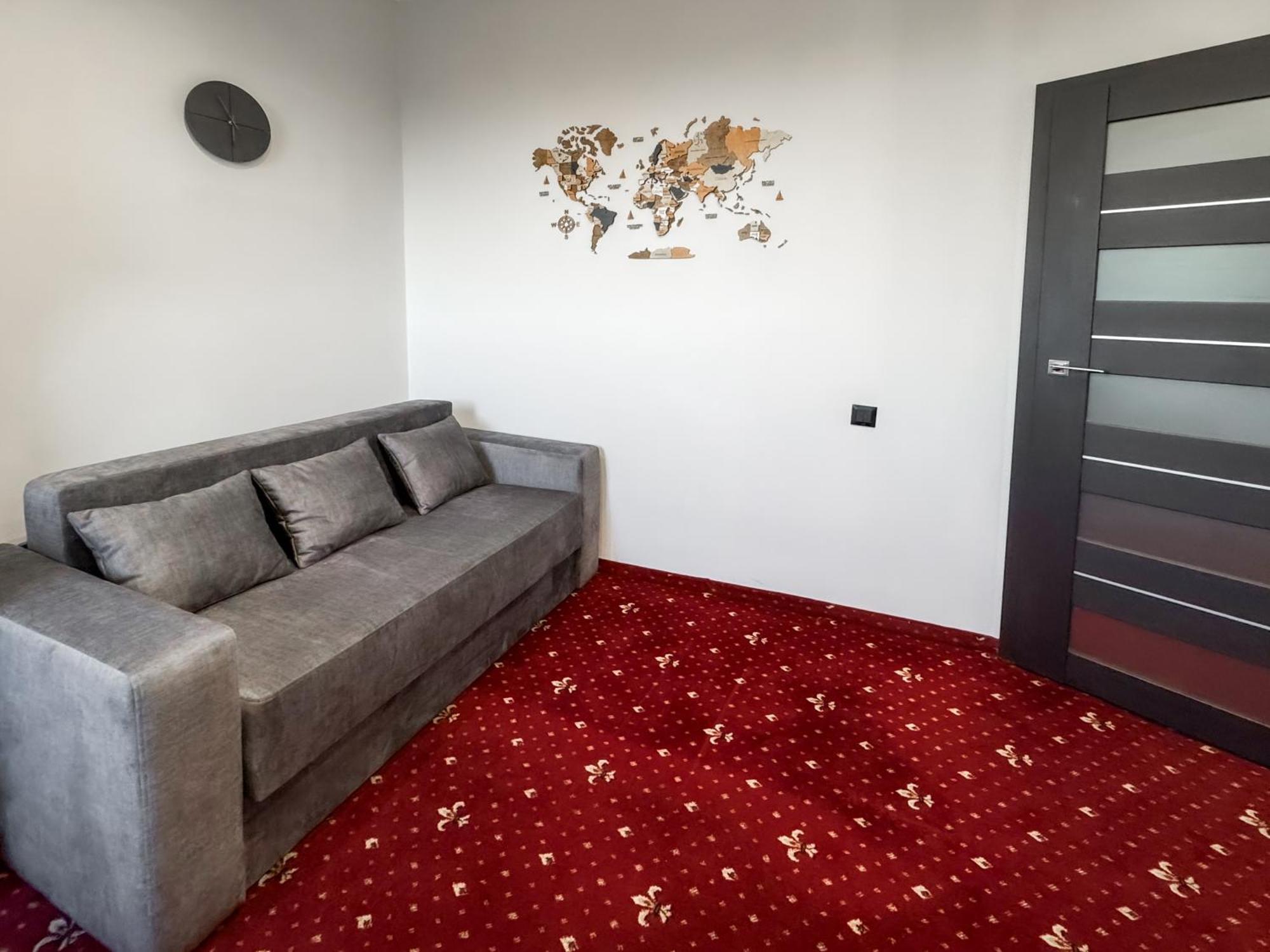 Apartments On Zaliznychna 49 อิวาโน-ฟรานกิฟสเก ภายนอก รูปภาพ
