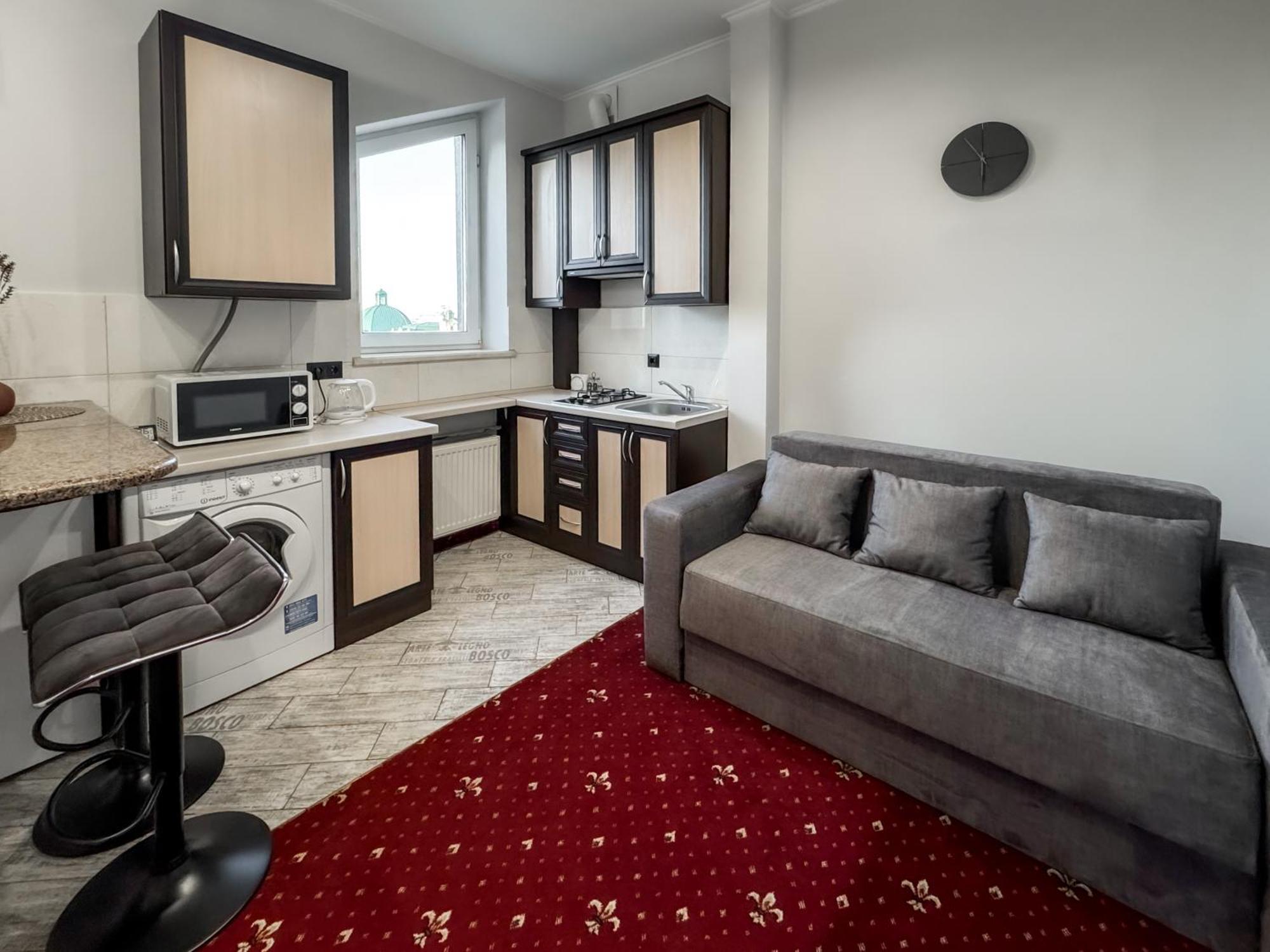 Apartments On Zaliznychna 49 อิวาโน-ฟรานกิฟสเก ภายนอก รูปภาพ