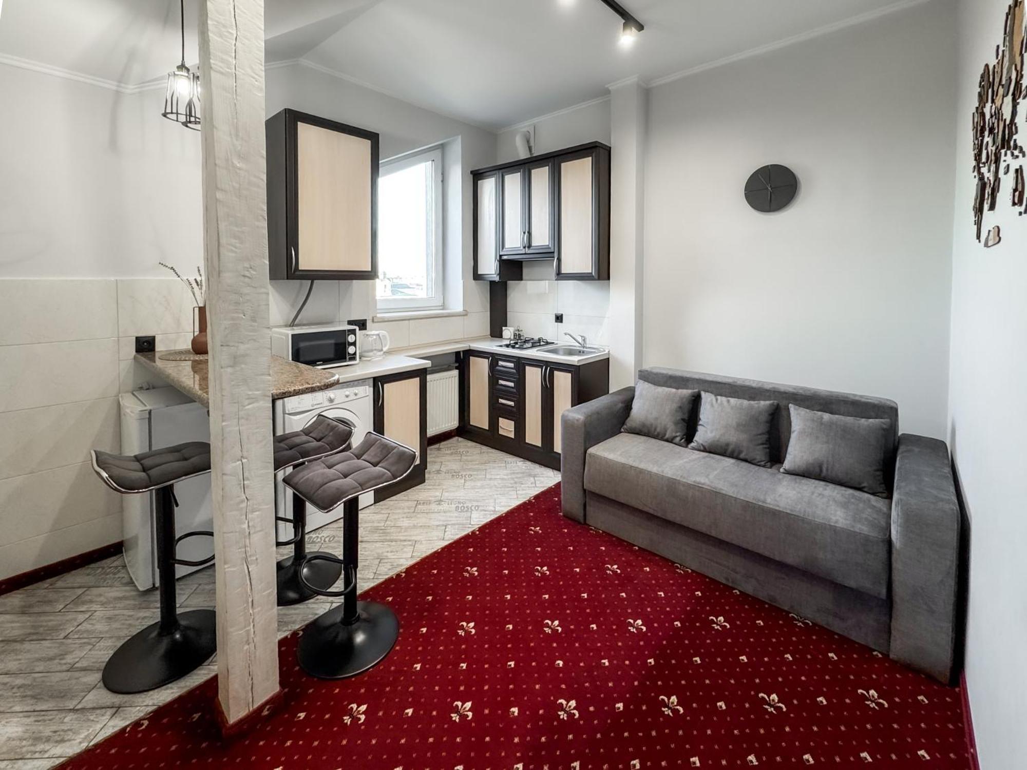 Apartments On Zaliznychna 49 อิวาโน-ฟรานกิฟสเก ภายนอก รูปภาพ
