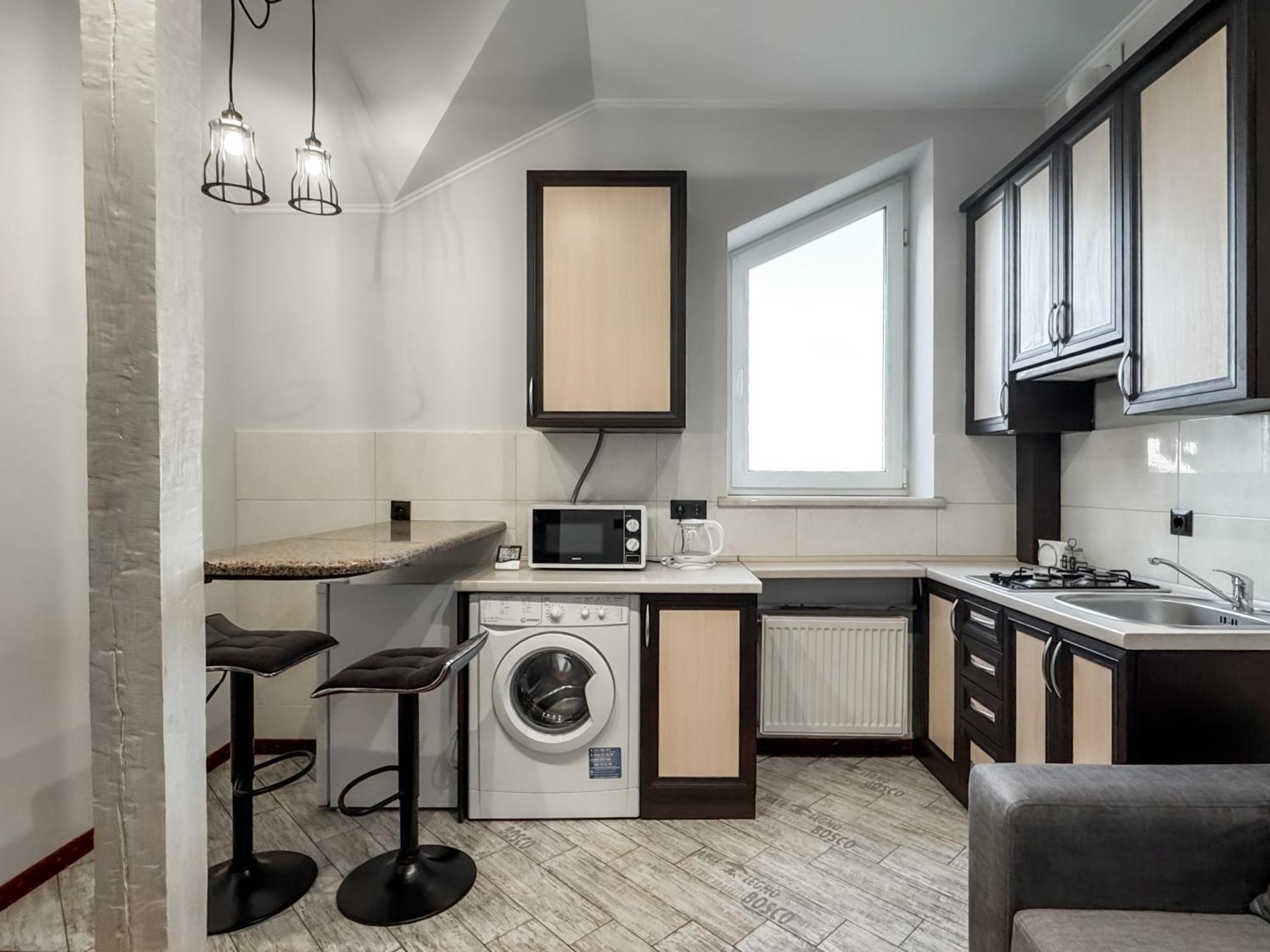 Apartments On Zaliznychna 49 อิวาโน-ฟรานกิฟสเก ภายนอก รูปภาพ