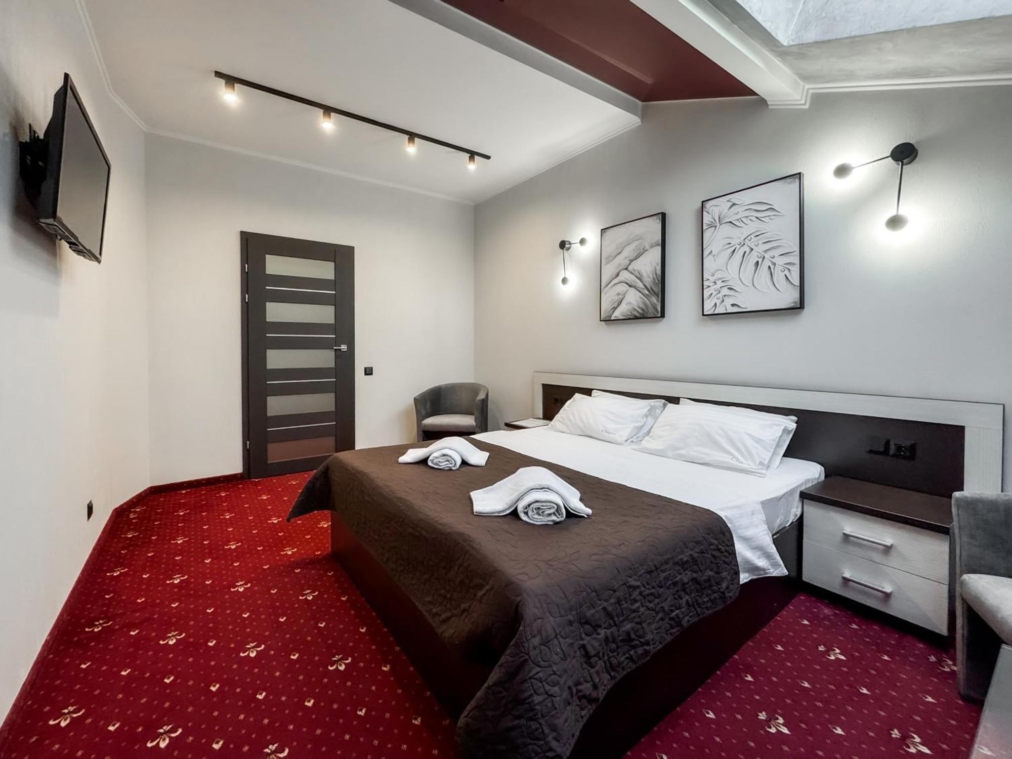 Apartments On Zaliznychna 49 อิวาโน-ฟรานกิฟสเก ภายนอก รูปภาพ