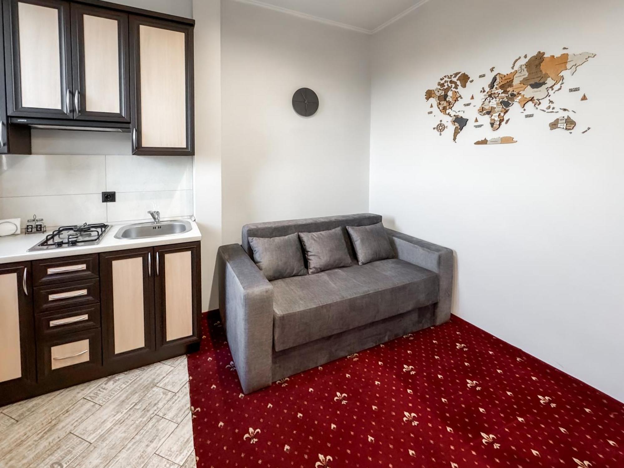Apartments On Zaliznychna 49 อิวาโน-ฟรานกิฟสเก ภายนอก รูปภาพ
