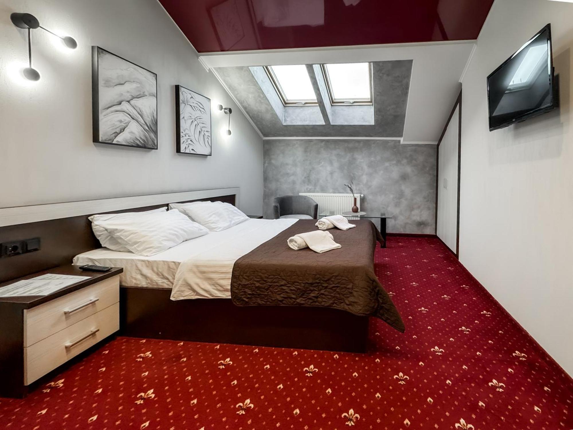 Apartments On Zaliznychna 49 อิวาโน-ฟรานกิฟสเก ภายนอก รูปภาพ