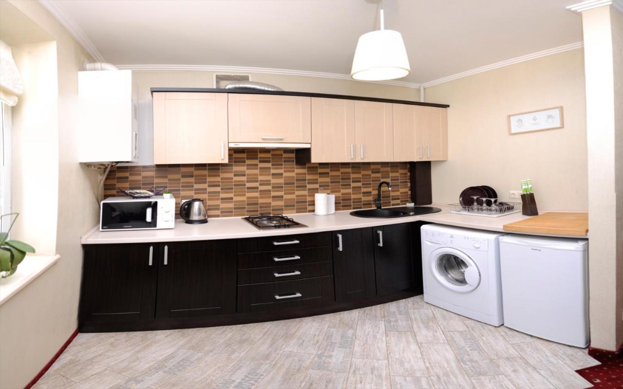 Apartments On Zaliznychna 49 อิวาโน-ฟรานกิฟสเก ภายนอก รูปภาพ