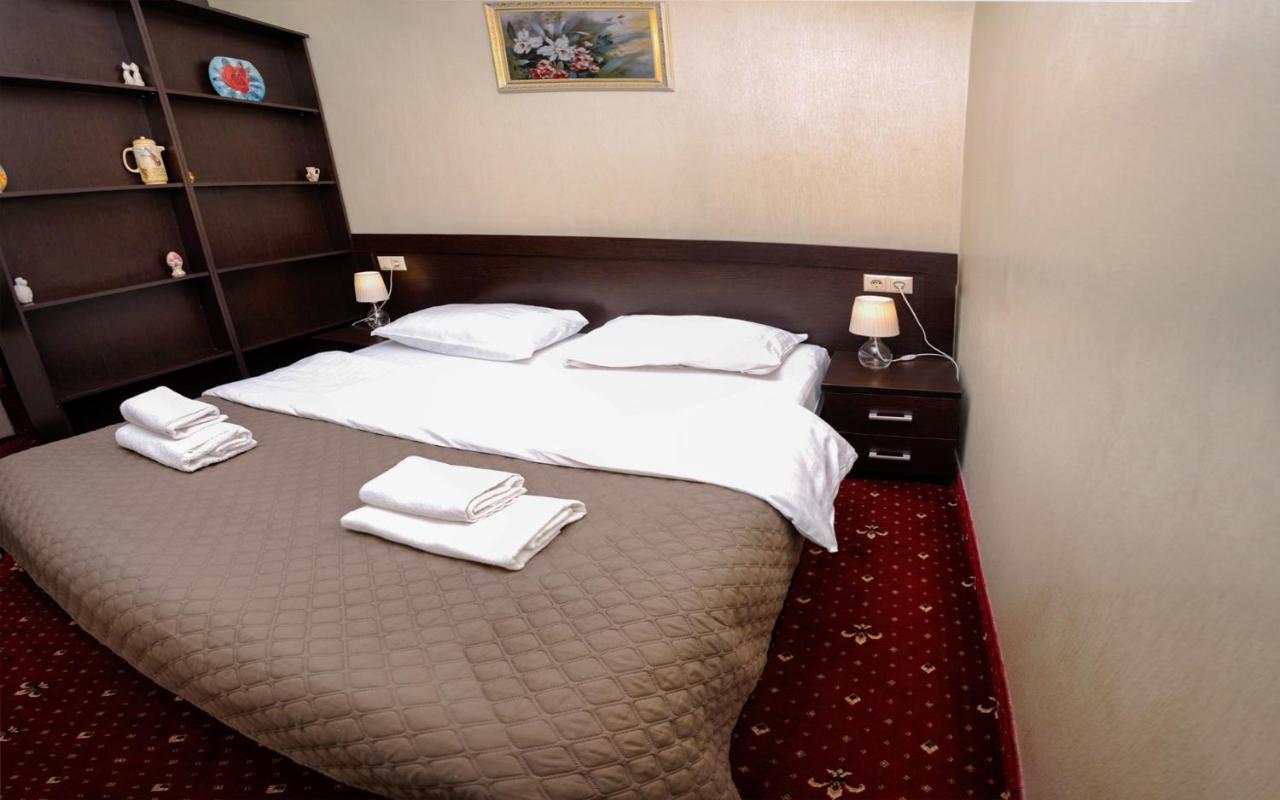 Apartments On Zaliznychna 49 อิวาโน-ฟรานกิฟสเก ภายนอก รูปภาพ
