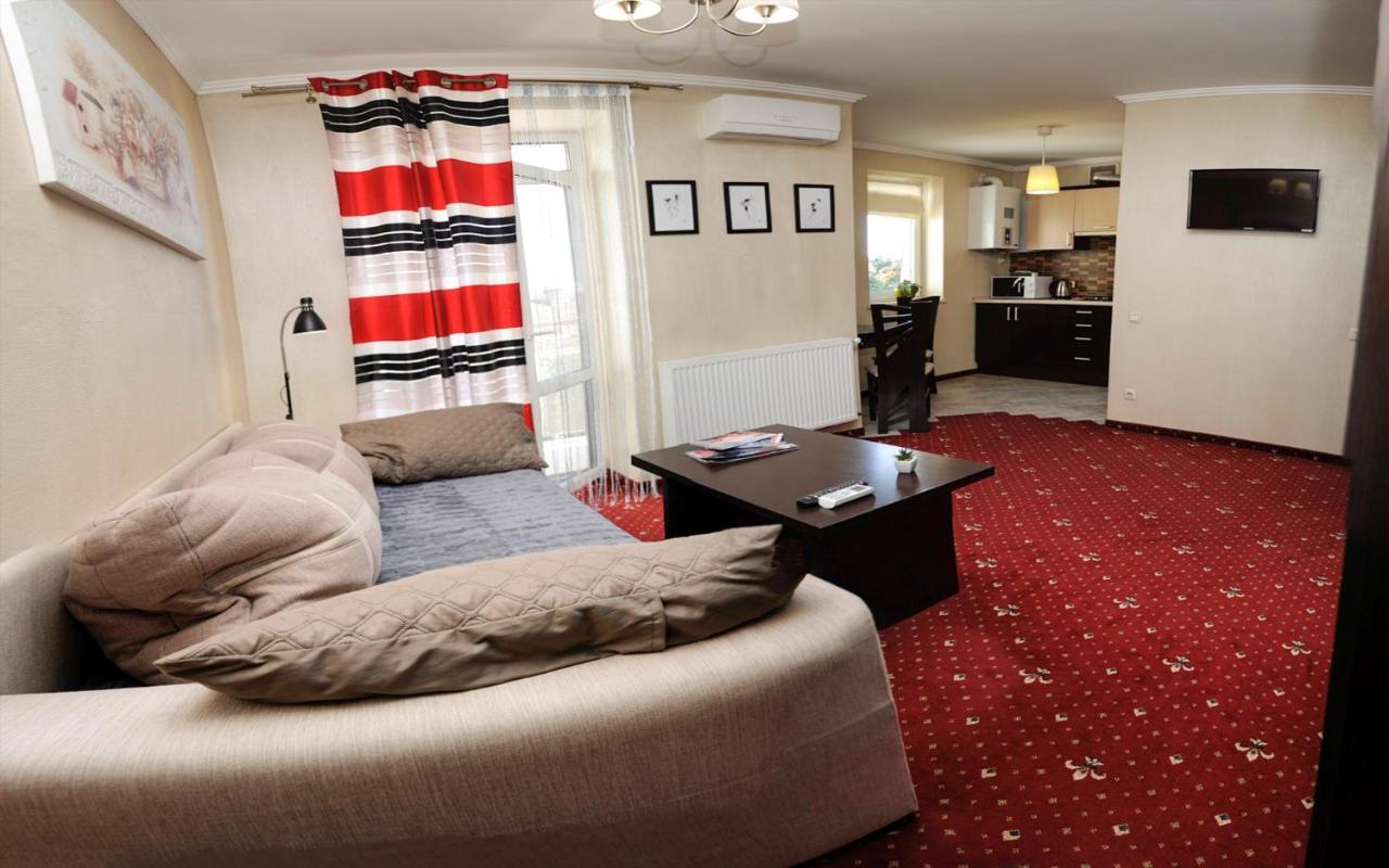 Apartments On Zaliznychna 49 อิวาโน-ฟรานกิฟสเก ภายนอก รูปภาพ